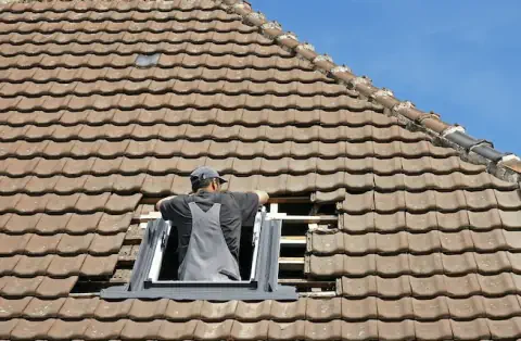 Pose de velux - Saint-Denis-de-l'Hôtel